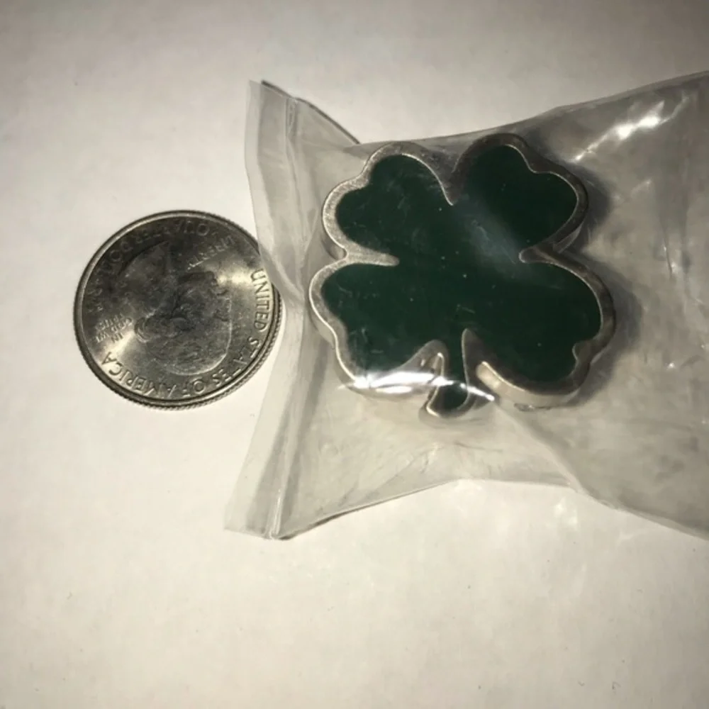 Longaberger‎ Shamrock Knob